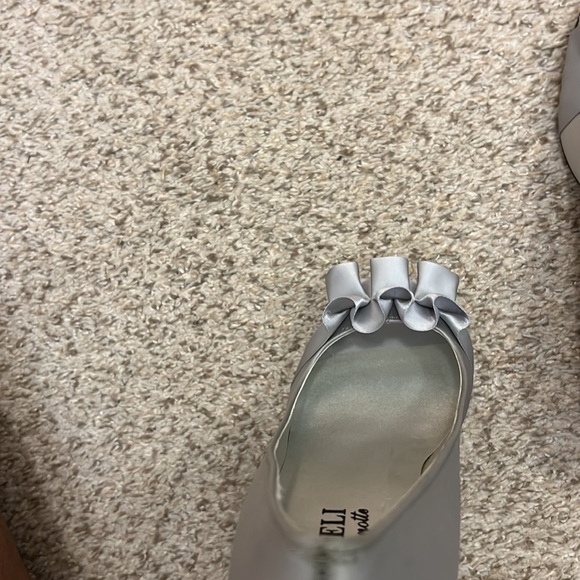 Vaneli Di Notte Silver Satin Peep Toe Heels - Picture 10 of 13